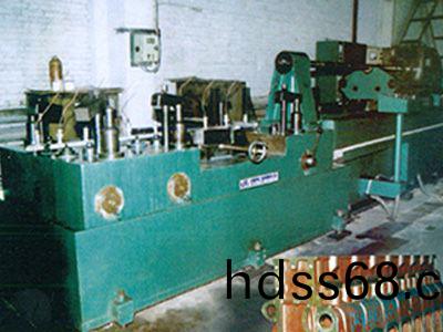柴油機缸體(ti)凸(tu)輪軸孔精鉸(jiao)組郃機(ji)牀